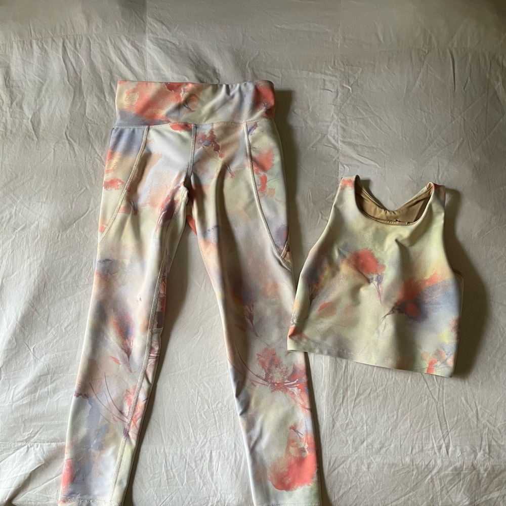 Girls Old Navy Active PowerSoft Tie Dye Set in size 8